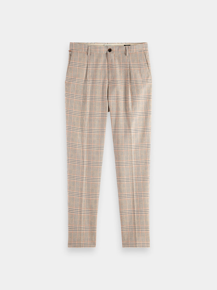 Scotch & Soda Blake Pleated Chino in Soft Camel Check | Buster McGee