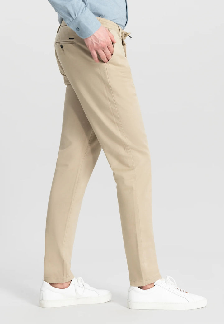 Dstrezzed Lancaster Tapered Jogger Twill Knit Pant Sand | Buster McGee