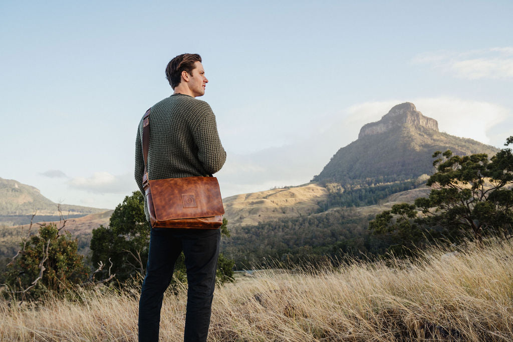 Soldier 13 inch - Men's Leather Messenger Bag in Dusty Antique | Buster McGee Daylesford