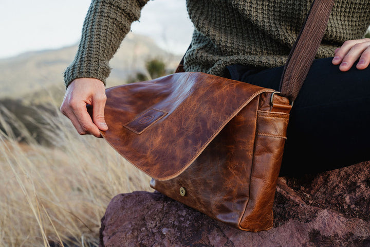Soldier 13 inch - Men's Leather Messenger Bag in Dusty Antique | Buster McGee Daylesford