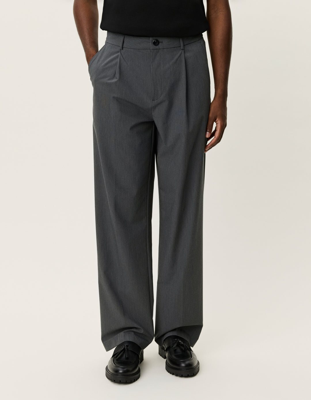 Les Deux Reece Pleated Mini Check Pants in Raven Grey | Buster McGee