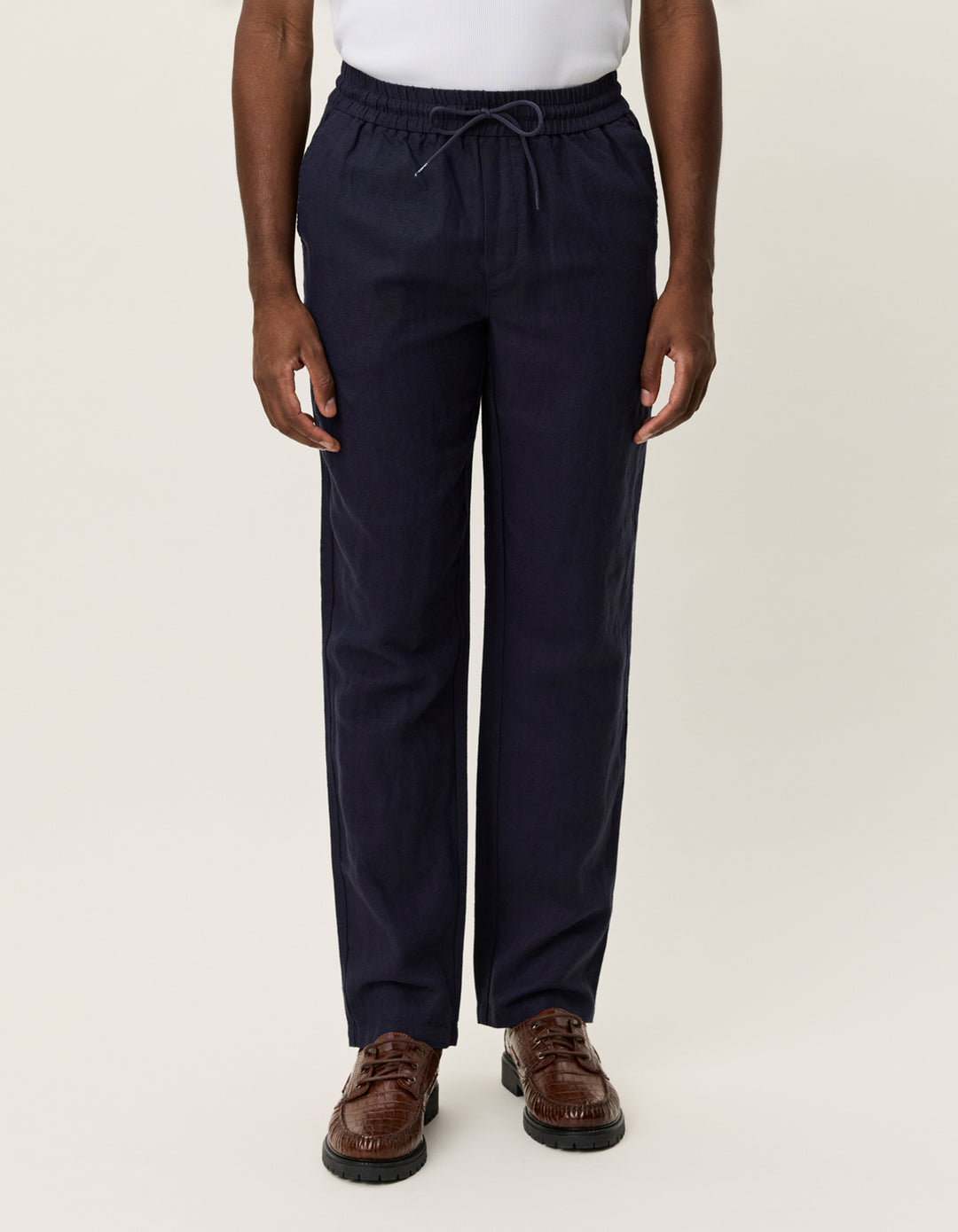 Les Deux Patrick Linen Pants in Dark Navy | Buster McGee