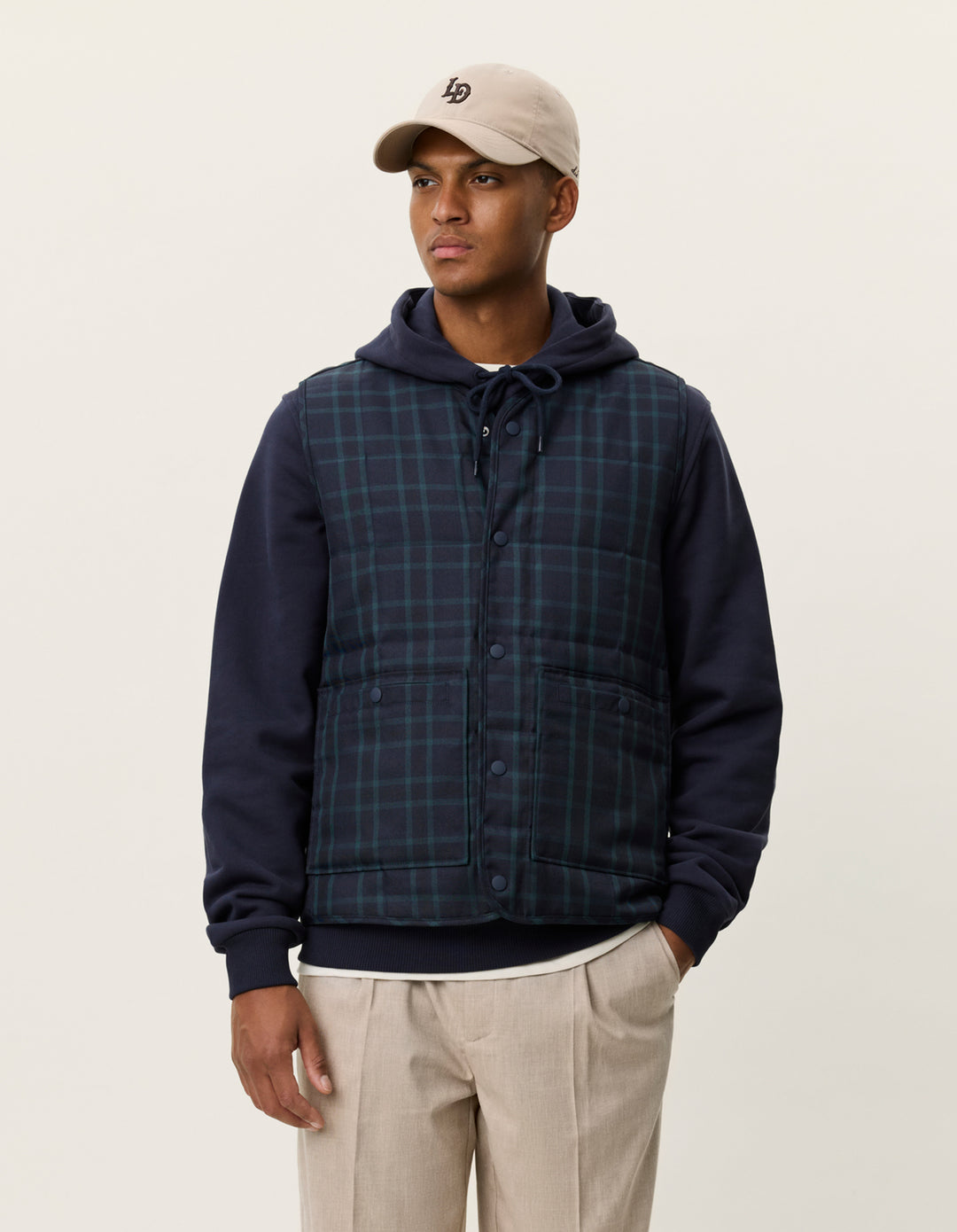 Les Deux Matt Quilted Check Vest in Dark Navy | Buster McGee