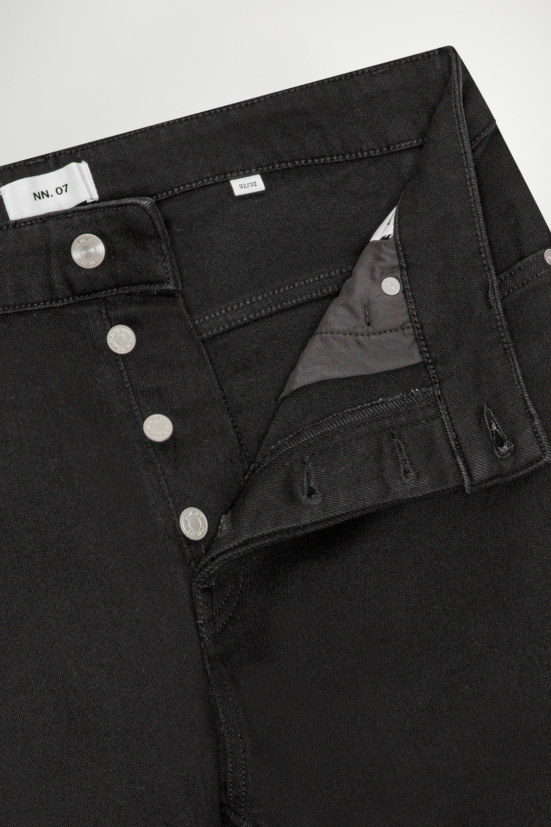 NN07 Johnny 1863 Jeans in Black | Buster McGee