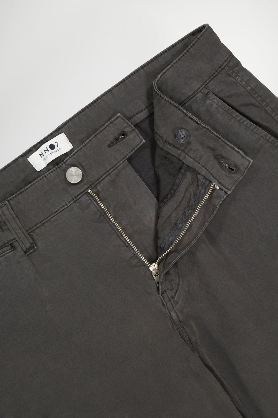 NN07 - Marco 1400 Classic Chino in Dark Army | Buster McGee
