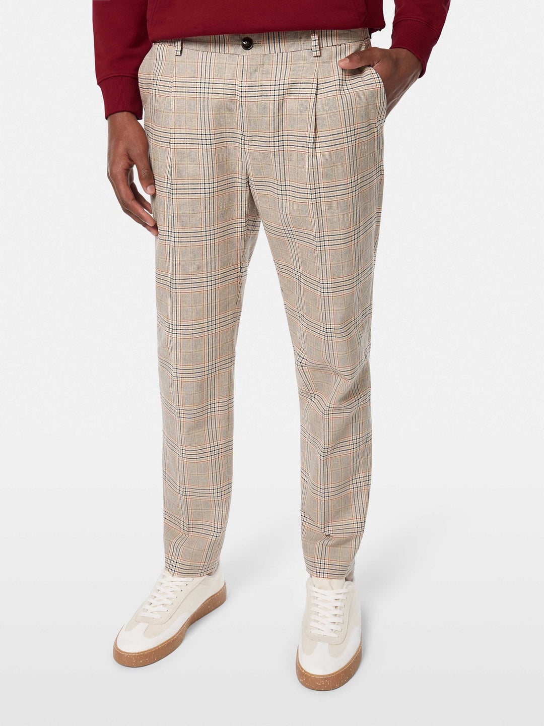 Scotch & Soda Blake Pleated Chino in Soft Camel Check | Buster McGee