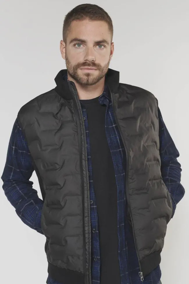 Le Temps des Cerises Gibus Sleeveless Quilted Jacket in Black