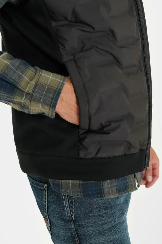 Le Temps des Cerises Gibus Sleeveless Quilted Jacket in Black