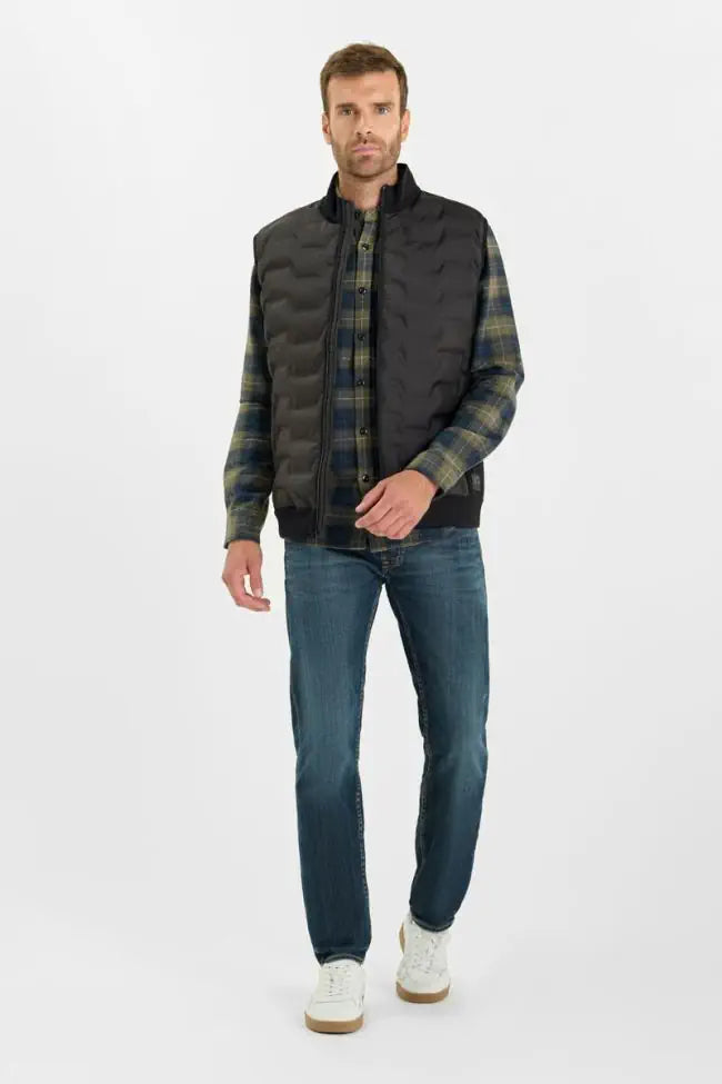 Le Temps des Cerises Gibus Sleeveless Quilted Jacket in Black