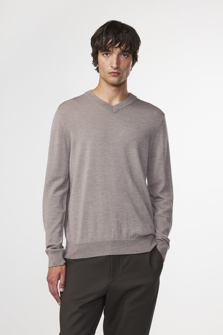 NN07 Sergio 6605 V-Neck Sweater in Stone | Buster McGee