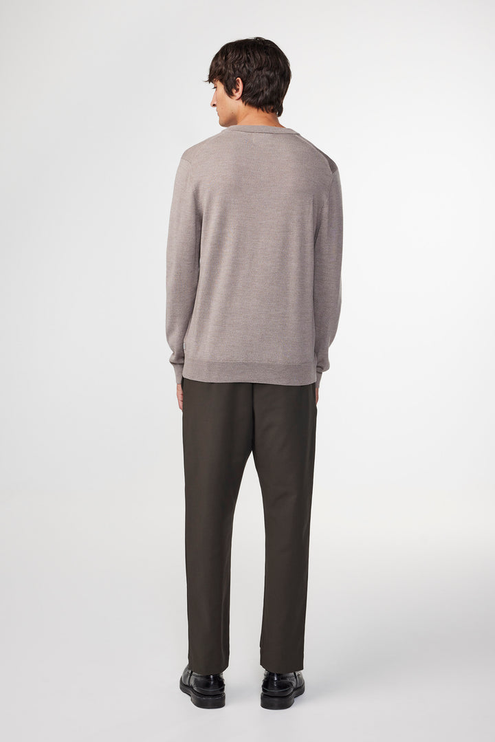 NN07 Sergio 6605 V-Neck Sweater in Stone | Buster McGee