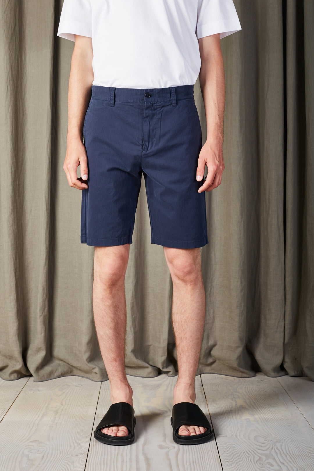 NN07 Crown Shorts 1090 in Navy Blue | Buster McGee