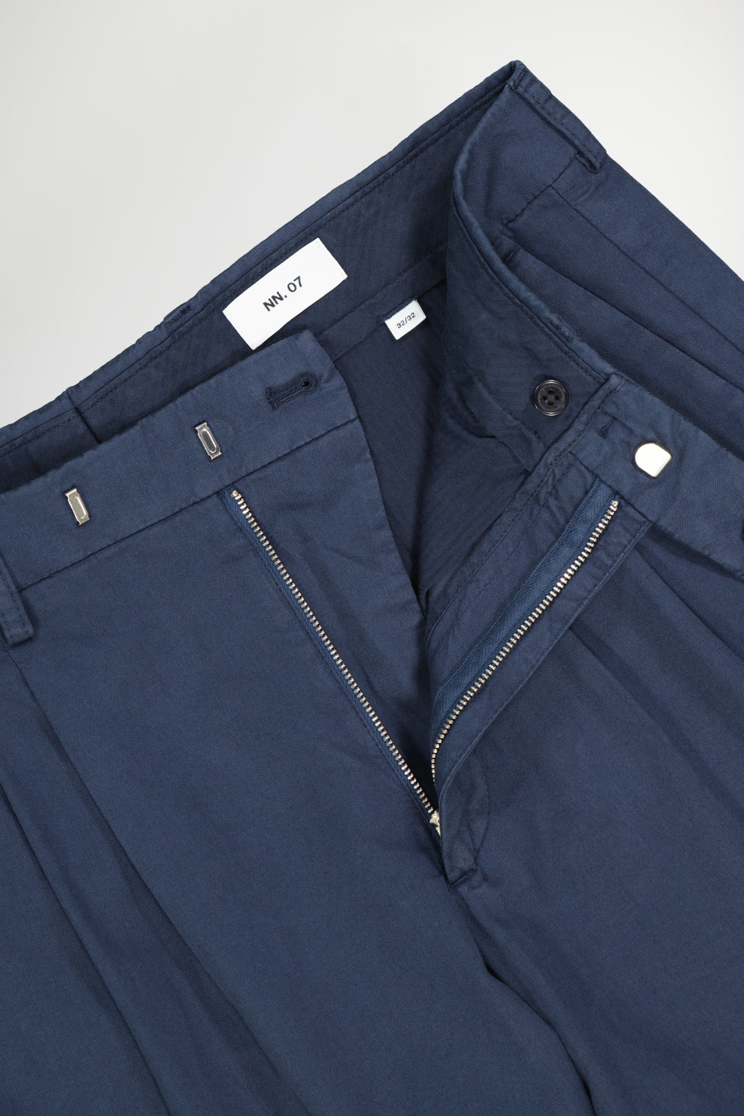 NN07 Fritz 1803 Tapered Pant in Navy Blue | Buster McGee