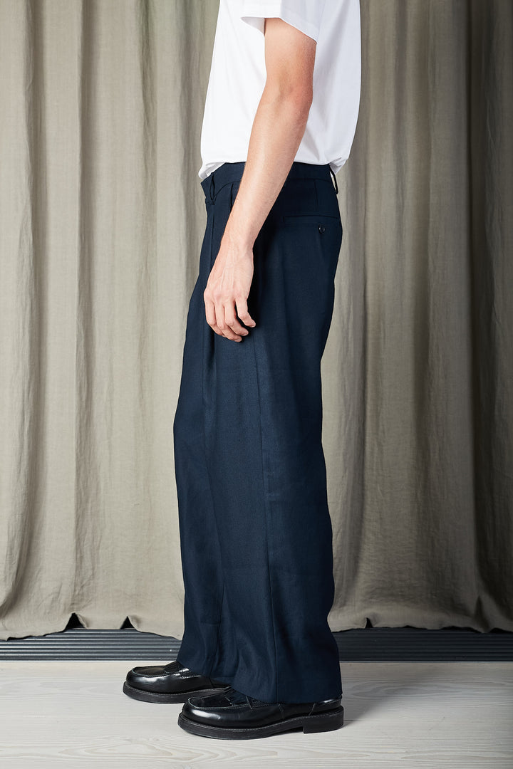 NN07 Kay 1808 Relaxed Pant in Navy Blue | Buster McGee