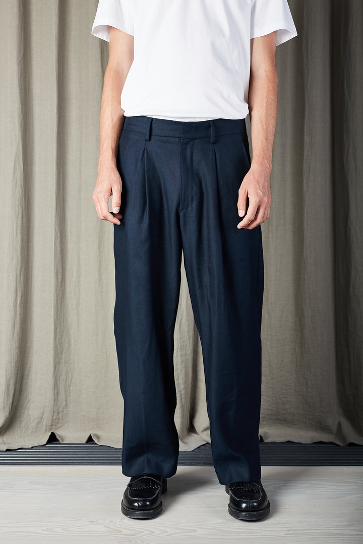 NN07 Kay 1808 Relaxed Pant in Navy Blue | Buster McGee