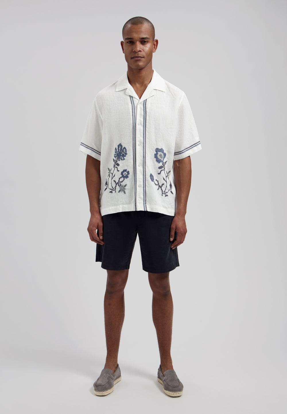 Dstrezzed Hero Artwork Shortsleeve Shirt in White | Buster McGee