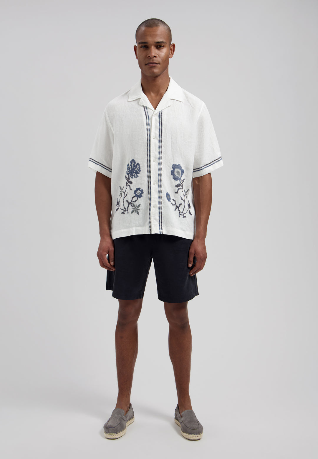 Dstrezzed Hero Artwork Shortsleeve Shirt in White | Buster McGee