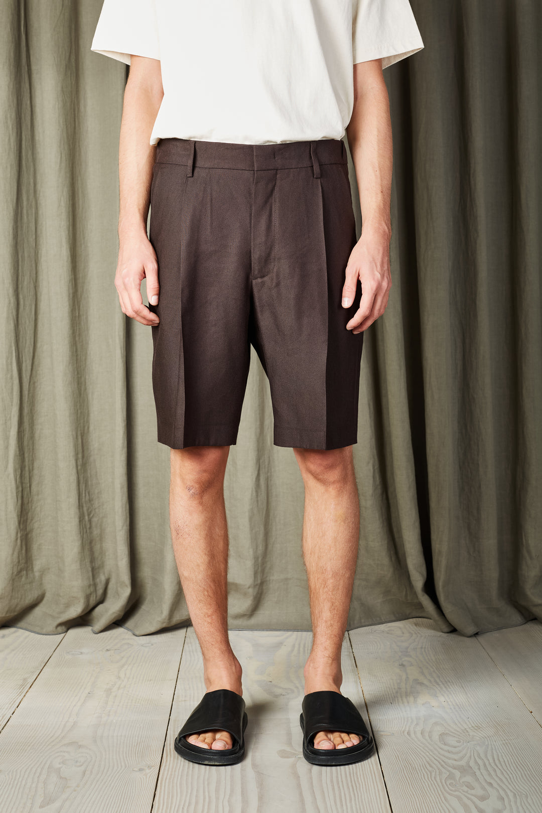 NN07 Kay 1808 Pleated Relaxed Shorts in Deep Truffle
