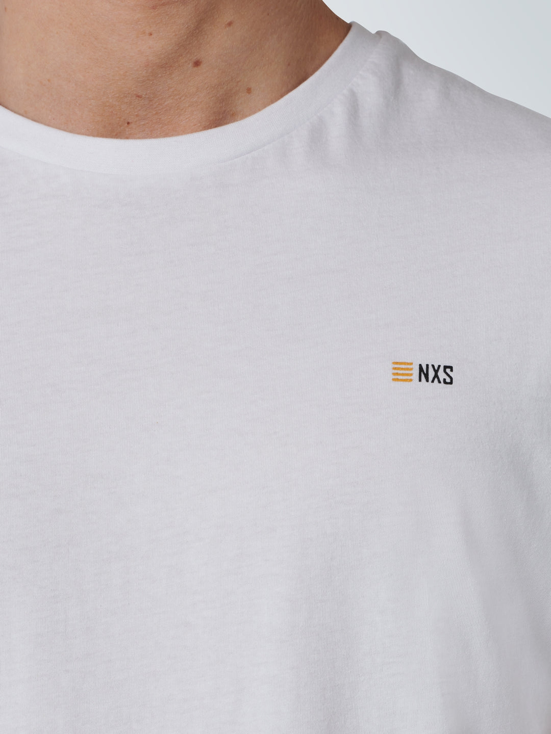 No Excess Solid Basic Crewneck Tee in White | Buster McGee