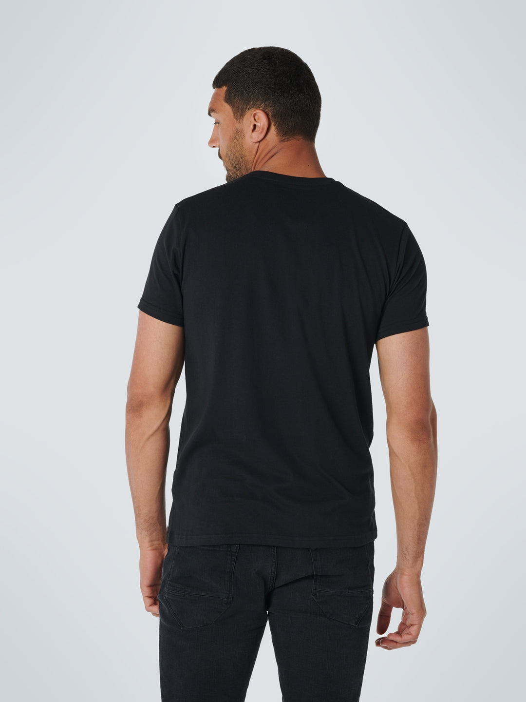 No Excess Solid Basic Crewneck Tee in Black | Buster McGee