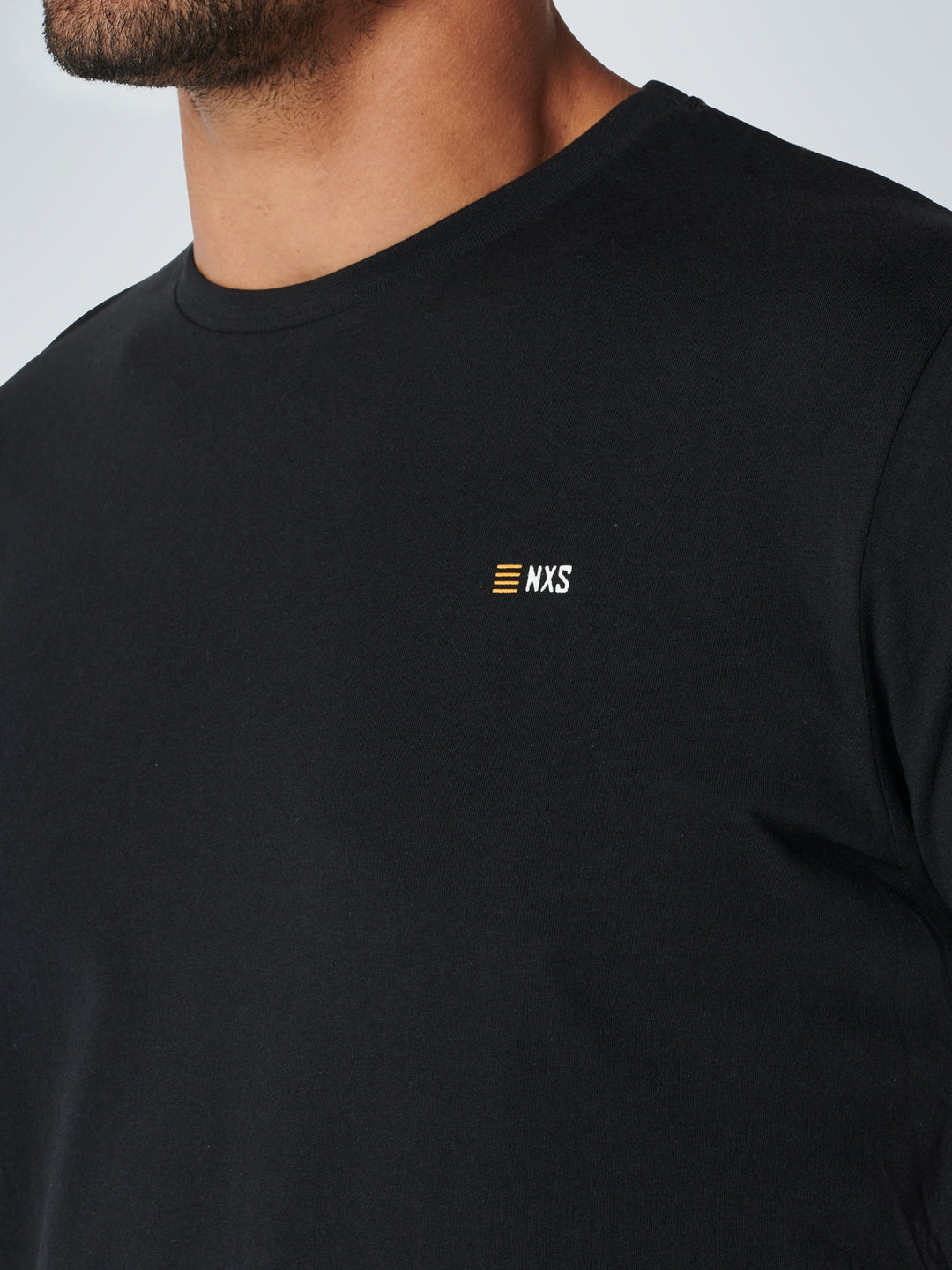 No Excess Solid Basic Crewneck Tee in Black | Buster McGee