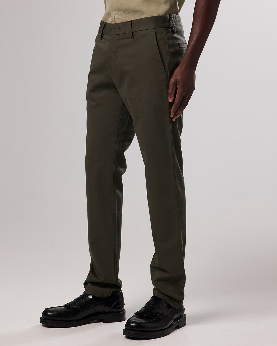 NN07 - Theo 1420 Pant in Army | Buster McGee