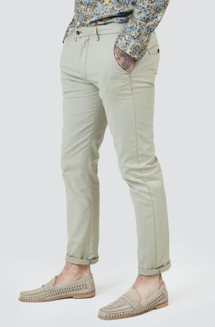 Pearly King Vandal Chino in Light Olive | Buster McGee Daylesford
