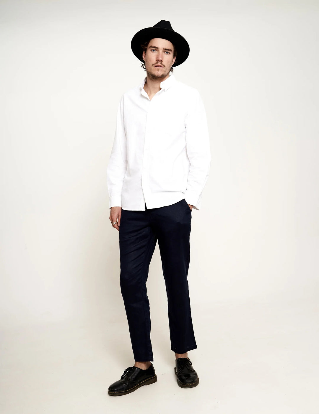 Mr Simple - Tanner Linen Pant in Navy | Buster McGee